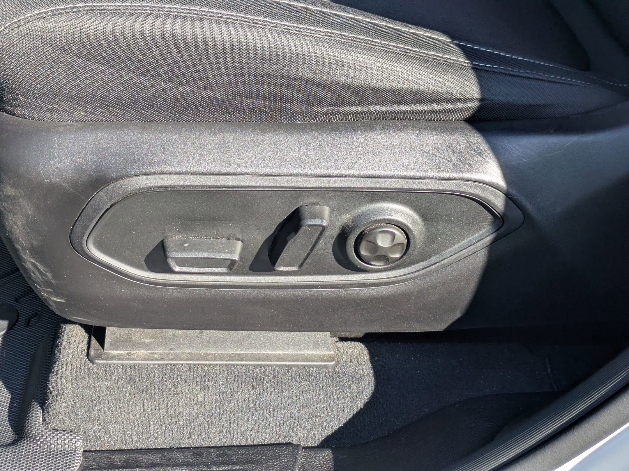 Used 2025 Jeep Grand Cherokee Laredo w/ Luxury Tech Group I image 13