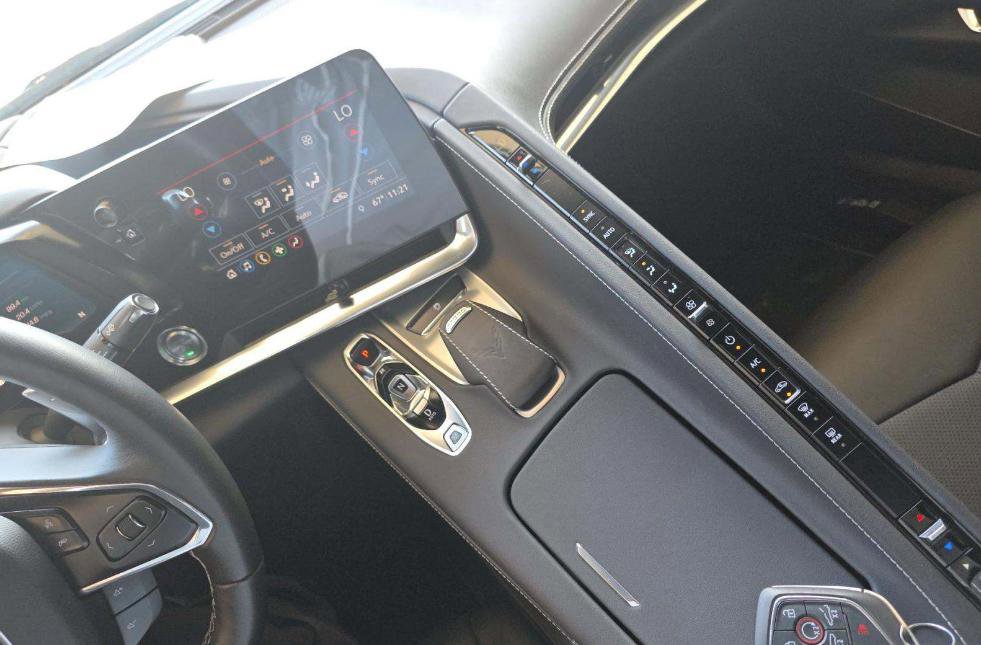 Used 2020 Chevrolet Corvette Stingray Coupe w/ Chrome Exterior Badge Package image 8