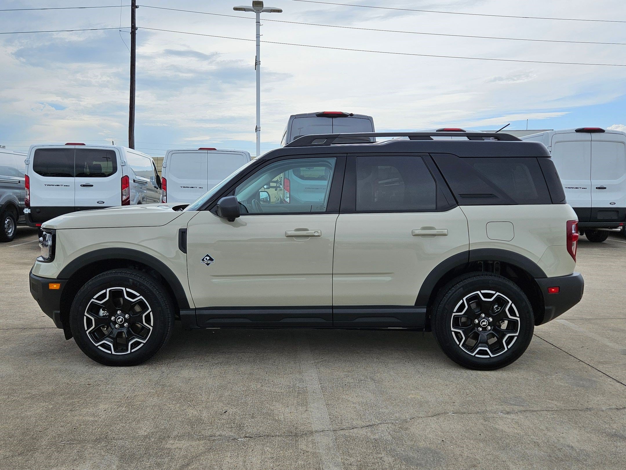 Certified 2025 Ford Bronco Sport Outer Banks w/ Outer Banks Tech Package+ AWD/4WD image 9