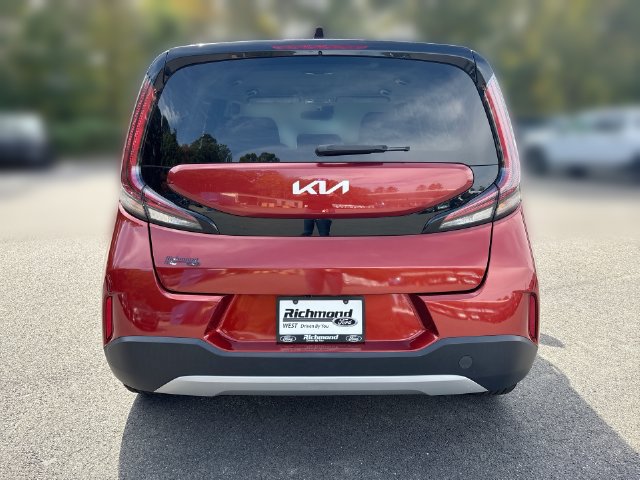 Used 2023 Kia Soul LX w/ LX Technology Package FWD image 7