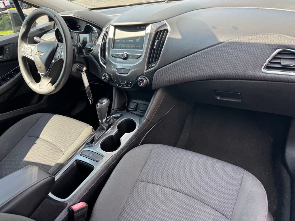 Used 2017 Chevrolet Cruze LT FWD image 16
