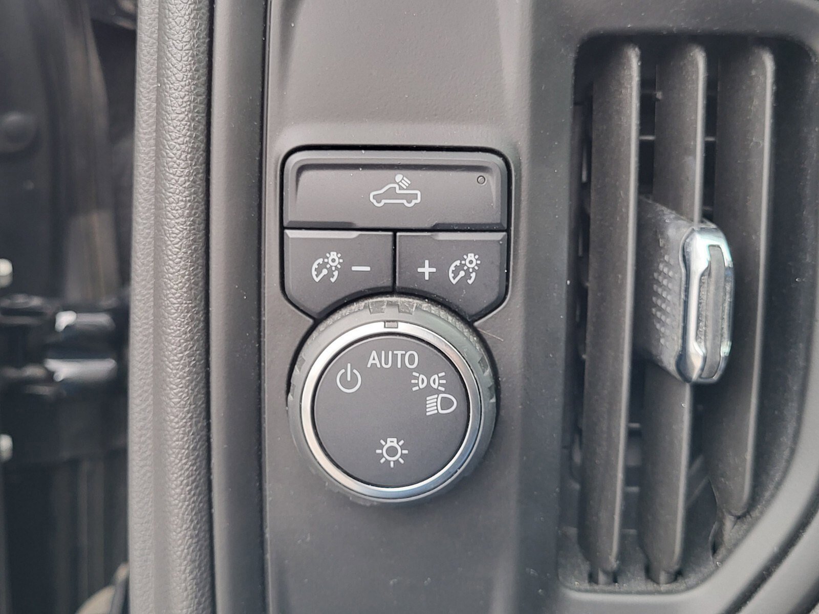 Used 2024 Chevrolet Silverado 1500 Custom image 23