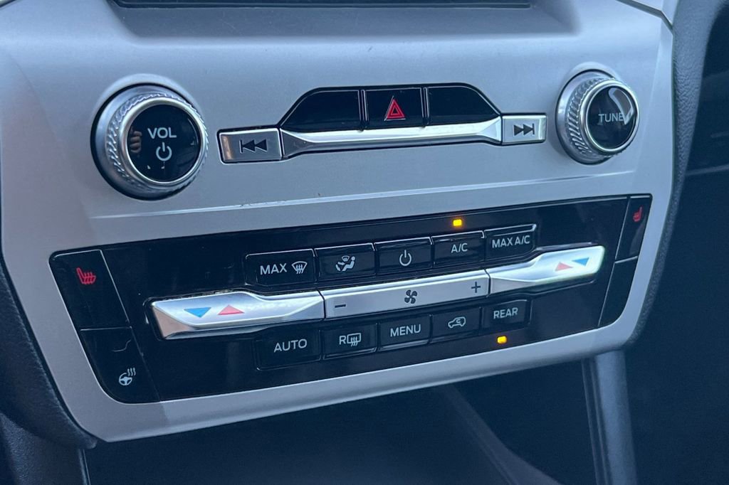 Certified 2022 Ford Explorer XLT w/ Equipment Group 202A image 21