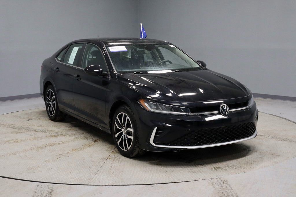 Used 2025 Volkswagen Jetta SE image 7