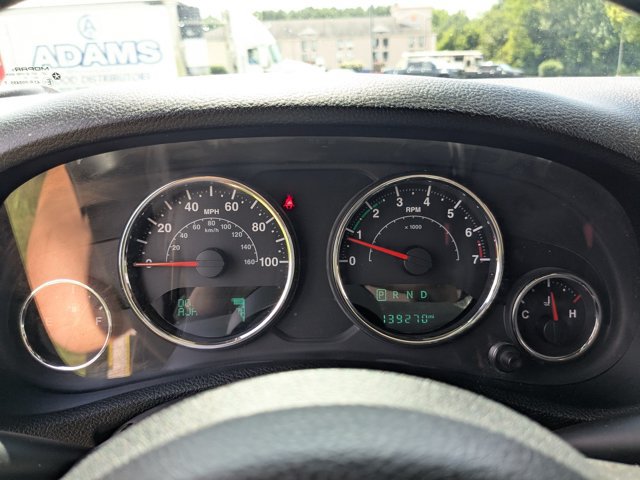 Used 2017 Jeep Wrangler Unlimited Sahara w/ Connectivity Group AWD/4WD image 18