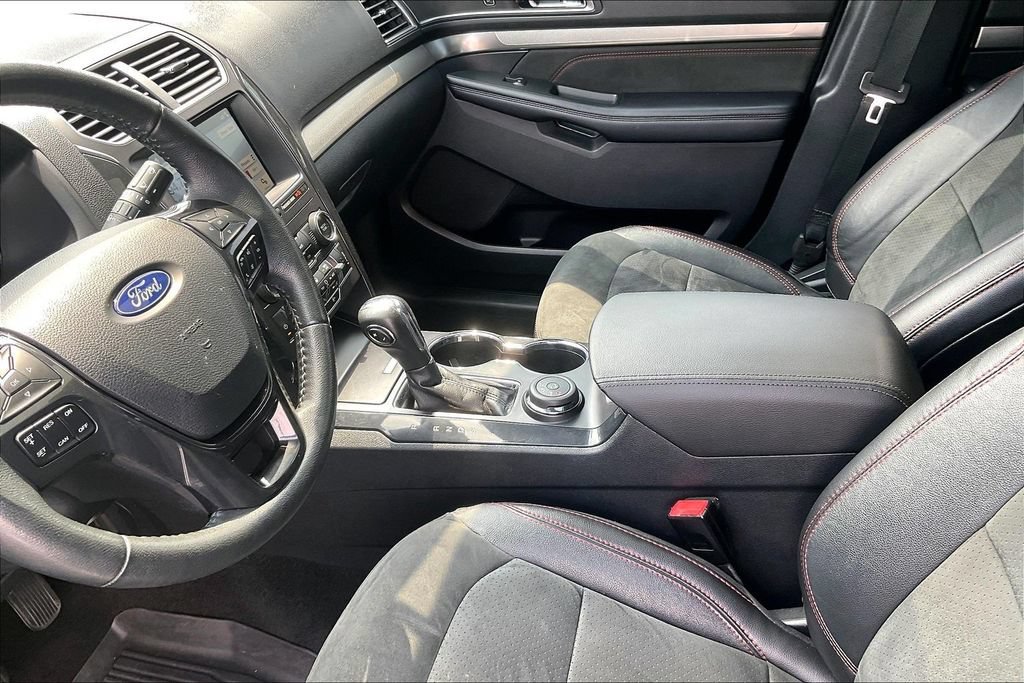 Certified 2019 Ford Explorer XLT w/ Equipment Group 202A AWD/4WD image 16