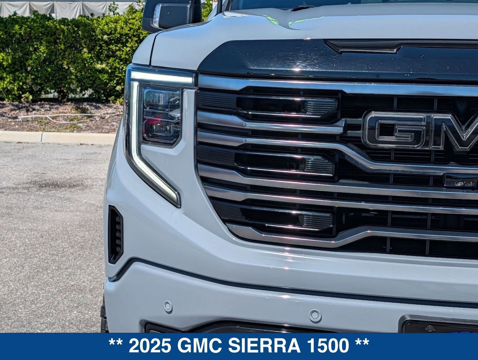 Used 2025 GMC Sierra 1500 AT4 w/ AT4 Premium Package image 10
