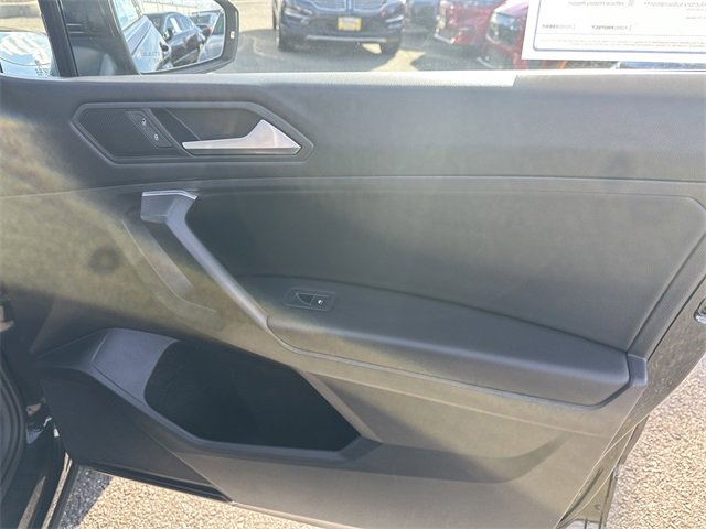 Used 2021 Volkswagen Tiguan SE image 35