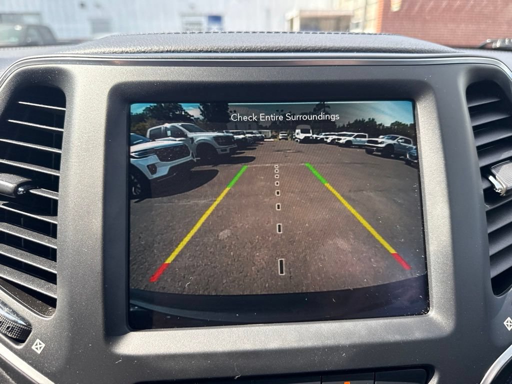 Used 2023 Jeep Cherokee Altitude Lux w/ Mopar Interior Package AWD/4WD image 25