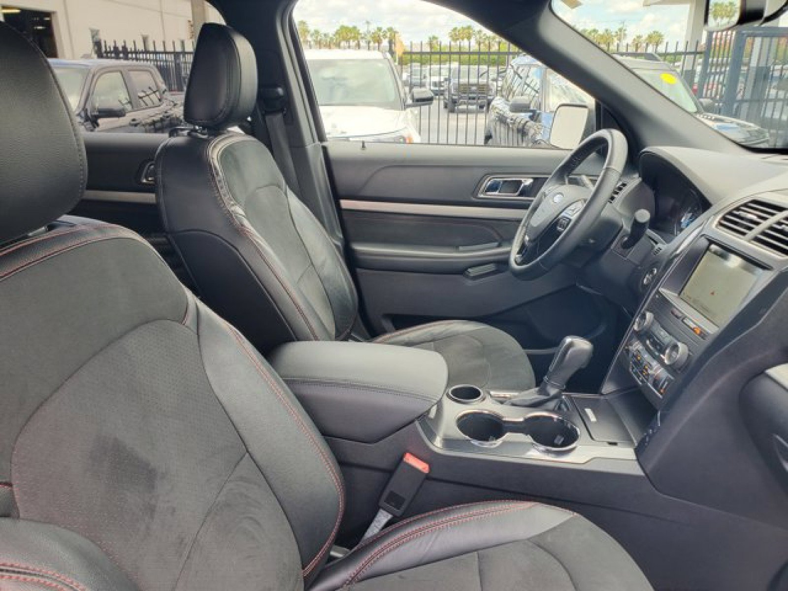 Certified 2019 Ford Explorer XLT w/ Equipment Group 202A FWD image 33