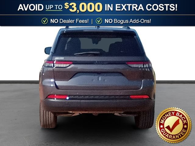 Used 2025 Jeep Grand Cherokee Altitude RWD image 5
