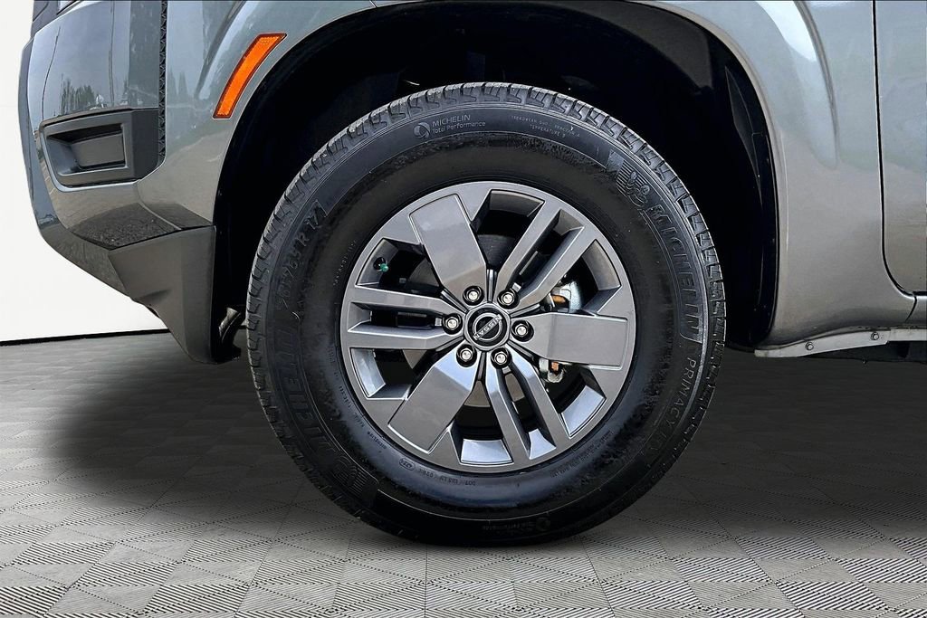 Used 2025 Nissan Frontier SV RWD image 9