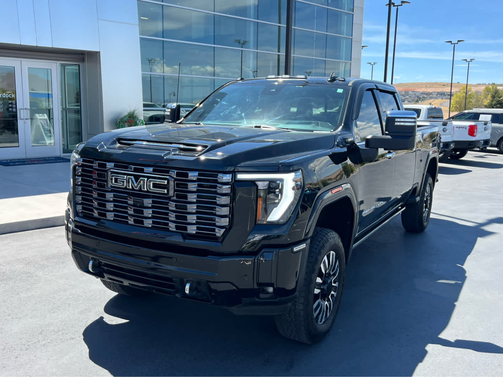 Used 2025 GMC Sierra 3500 Denali Ultimate AWD/4WD image 2