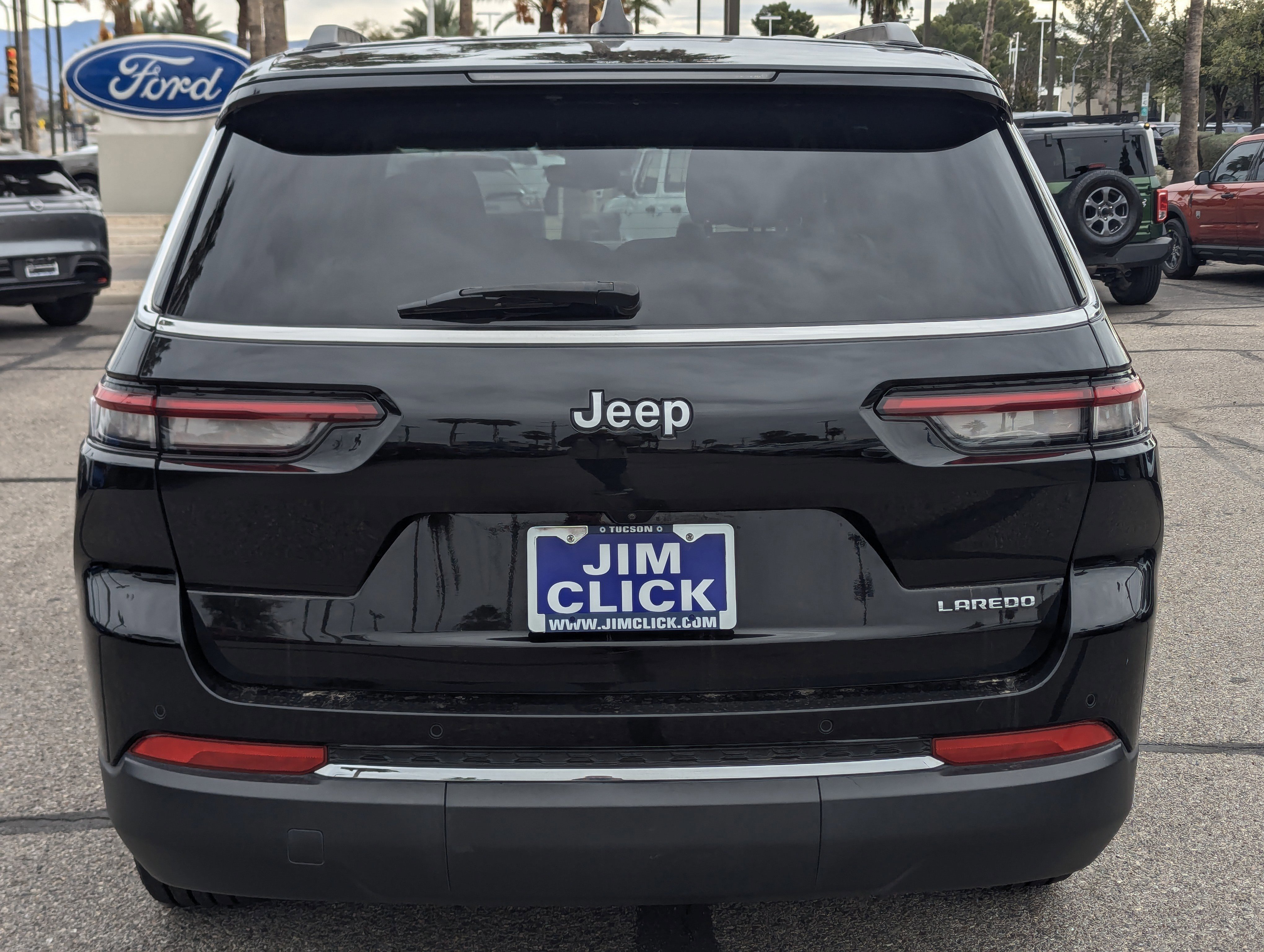 Used 2023 Jeep Grand Cherokee L Laredo image 3