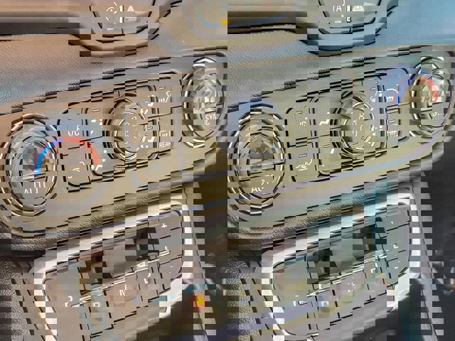 Used 2023 GMC Terrain SLT w/ Infotainment Package II image 23