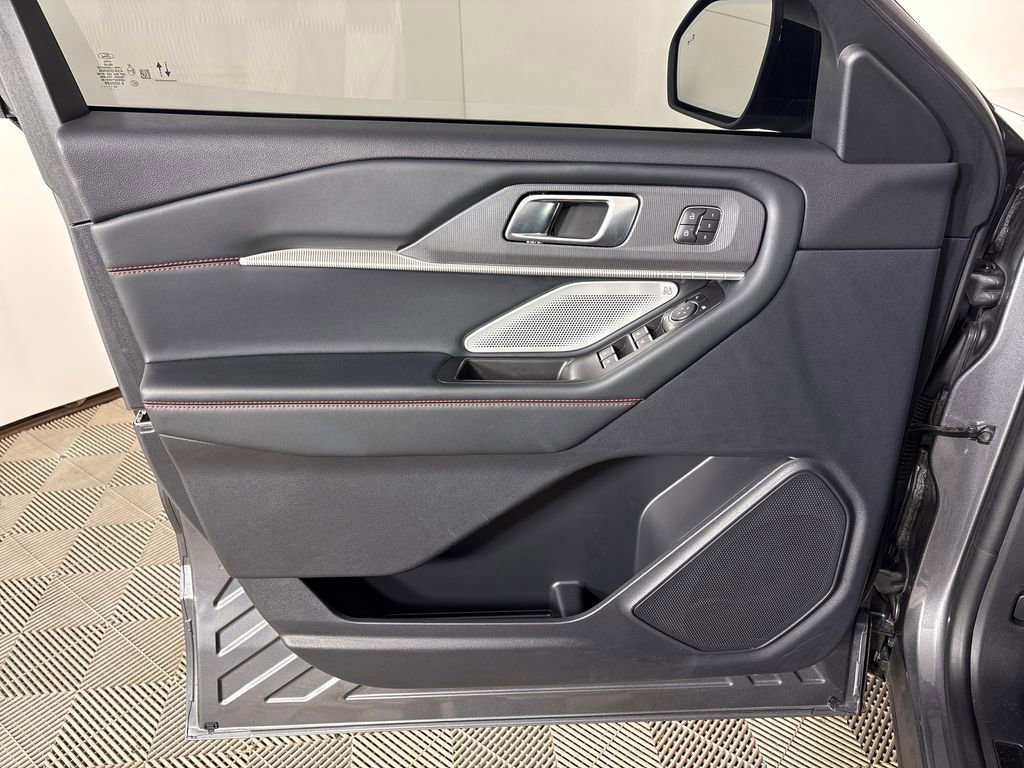 Certified 2025 Ford Explorer ST image 17