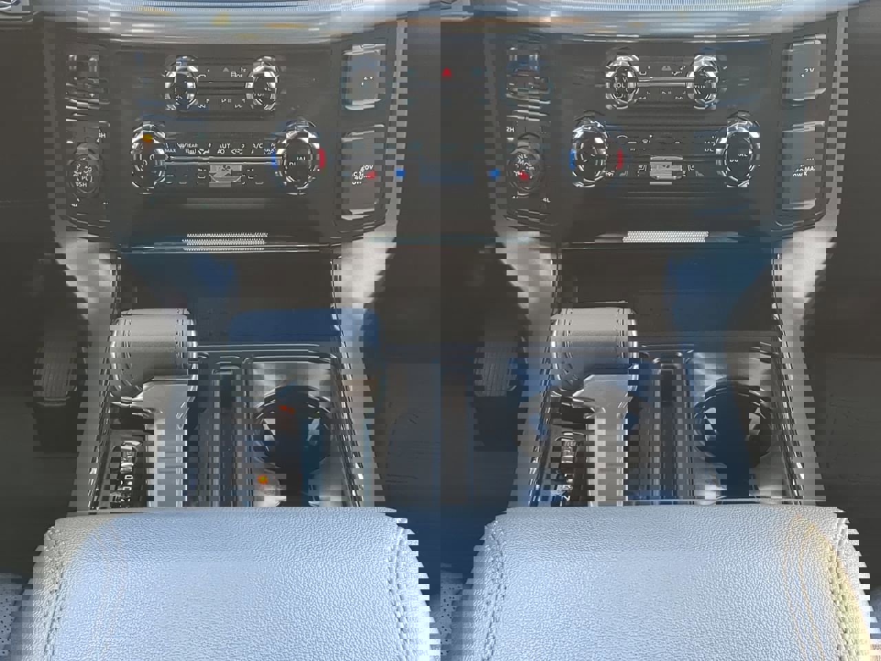 Certified 2025 Ford F150 Lariat w/ Equipment Group 501A Mid image 17