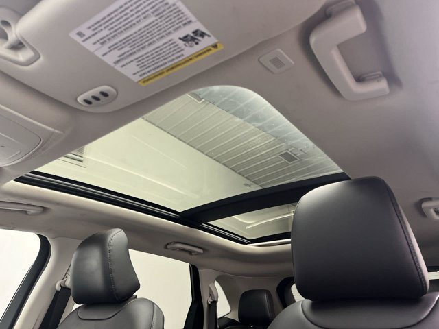 Certified 2024 Ford Edge SEL w/ Convenience Package AWD/4WD image 6