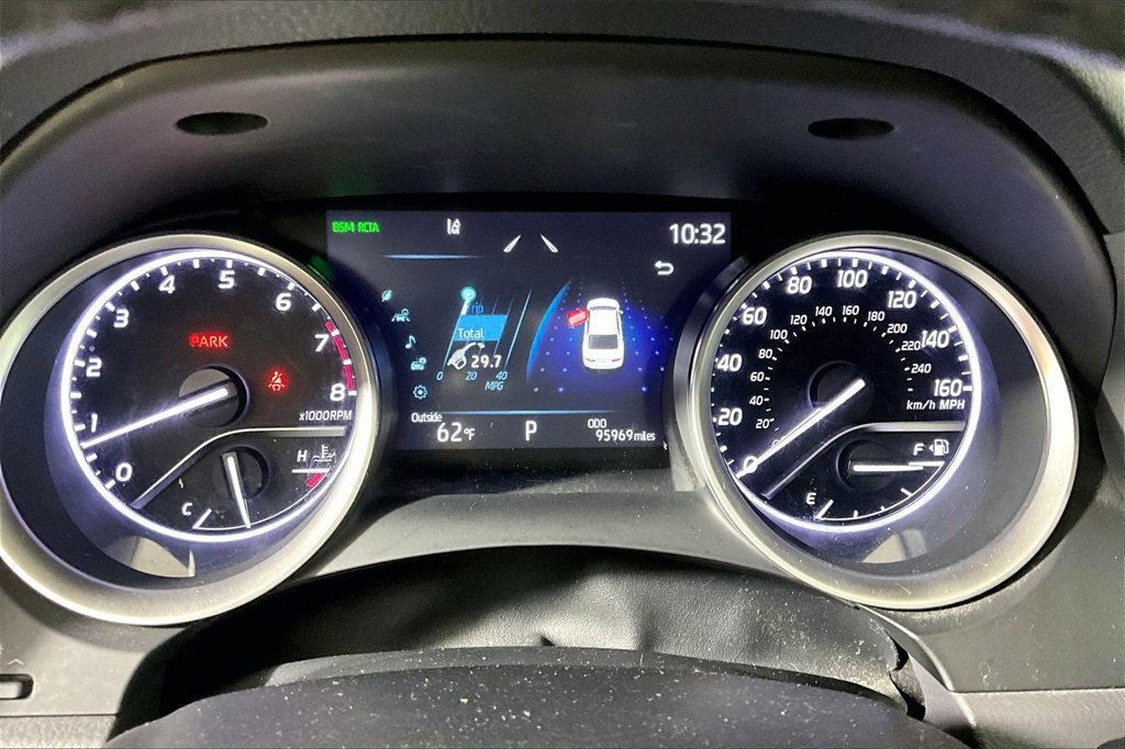 Used 2021 Toyota Camry XLE image 16