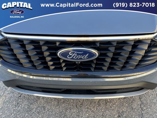 Certified 2025 Ford Escape Platinum w/ Premium Technology Package image 10