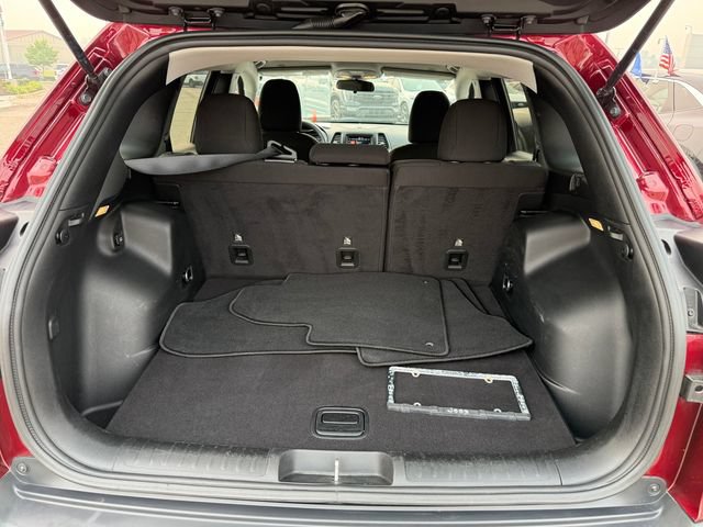 Used 2019 Jeep Cherokee Latitude w/ Popular Appearance Group FWD image 25