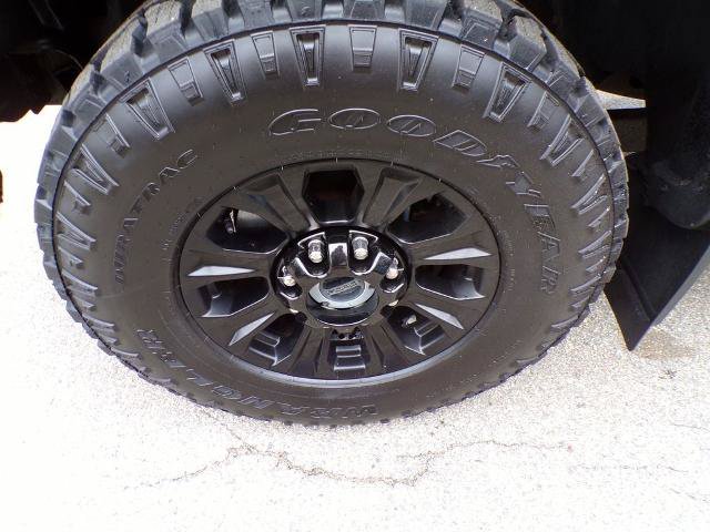 Certified 2022 Ford F250 Platinum w/ Tremor Off-Road Package AWD/4WD image 4