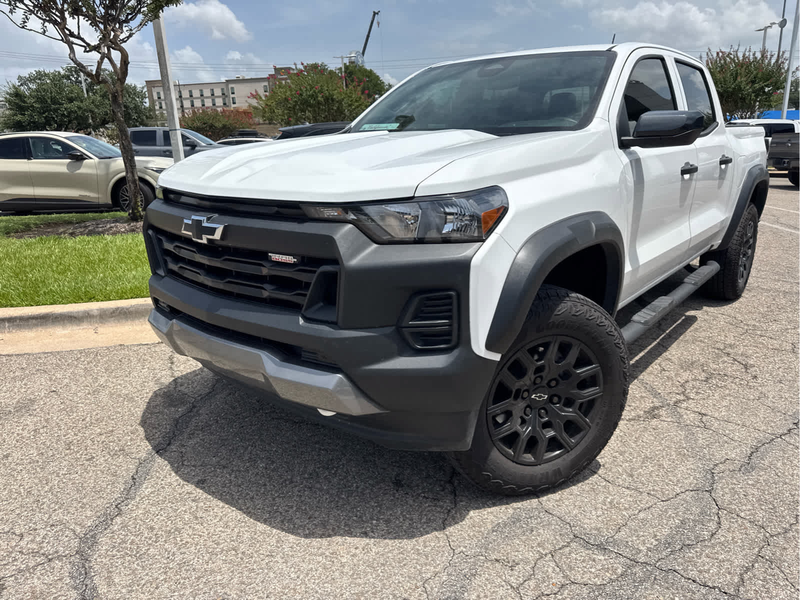 Used 2024 Chevrolet Colorado Trail Boss w/ Advanced Trailering Package AWD/4WD image 2