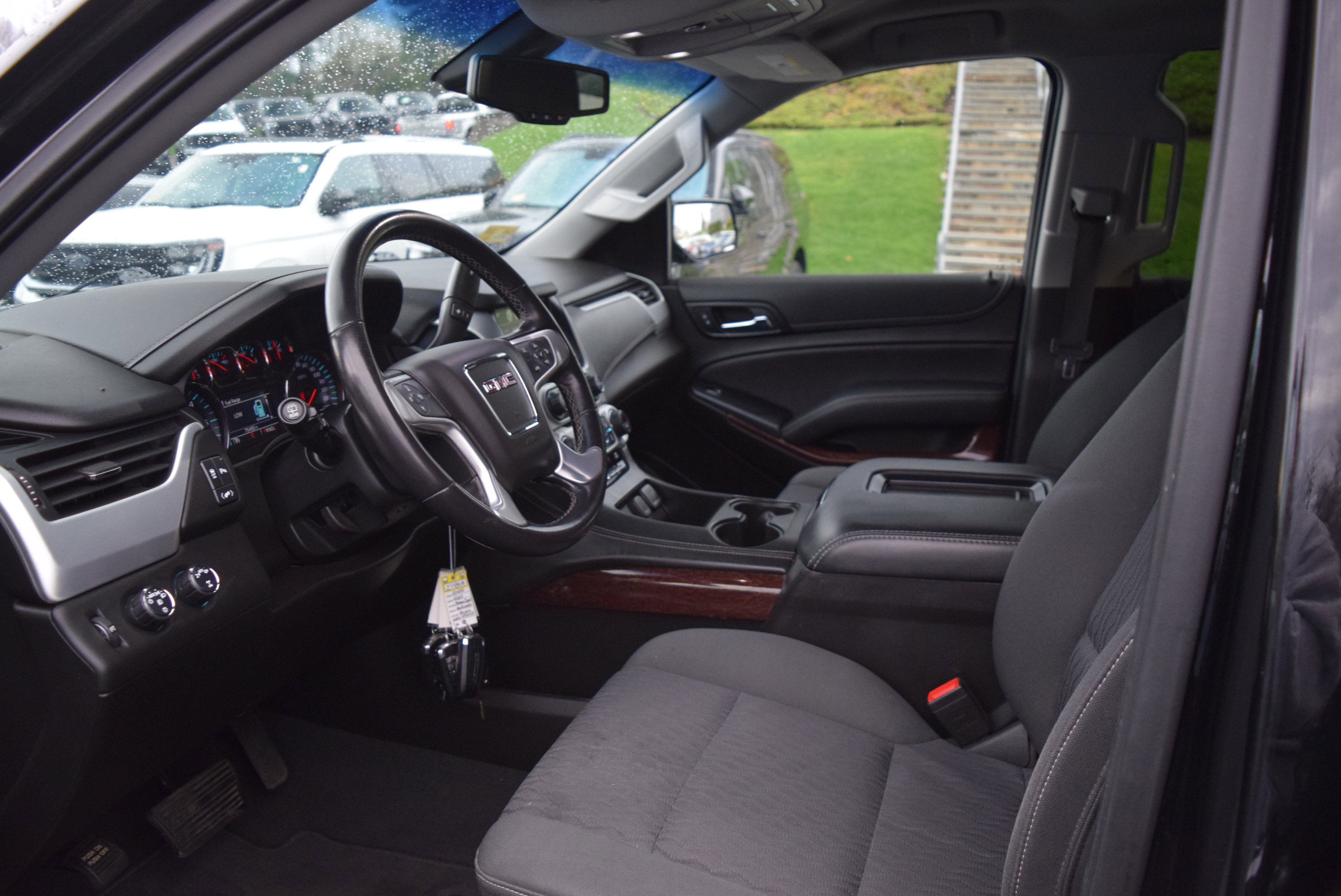 Used 2019 GMC Yukon XL SLE w/ SLE Value Package image 12