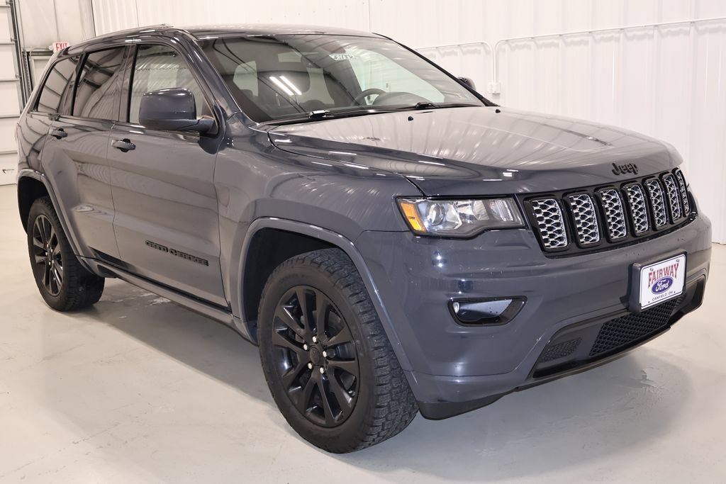 Used 2018 Jeep Grand Cherokee Laredo AWD/4WD image 4