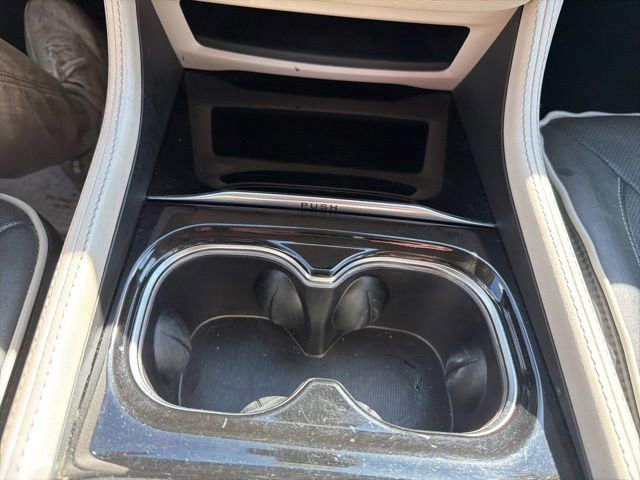 Used 2023 Chrysler Pacifica Limited image 36