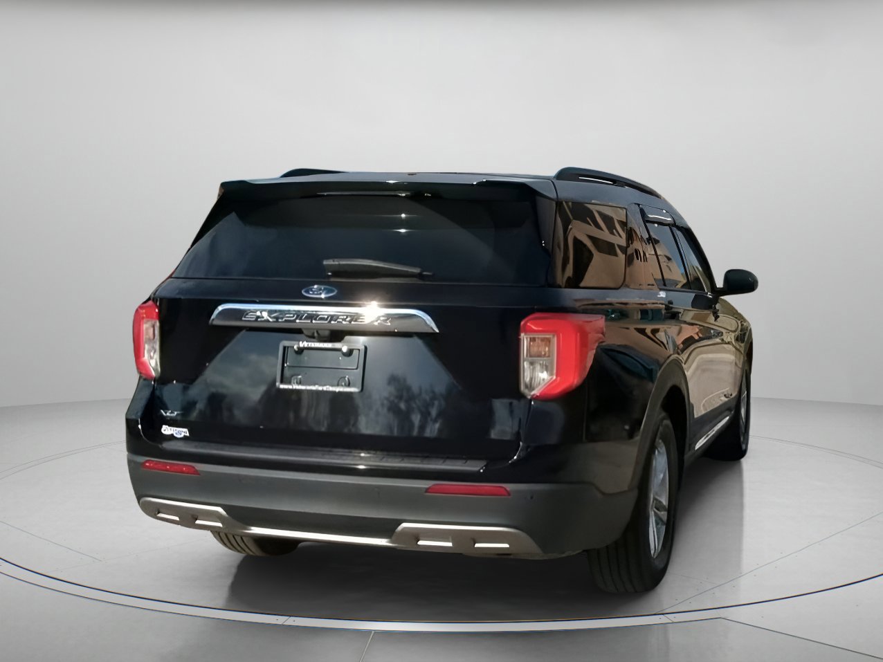 Certified 2022 Ford Explorer XLT w/ Equipment Group 202A image 18