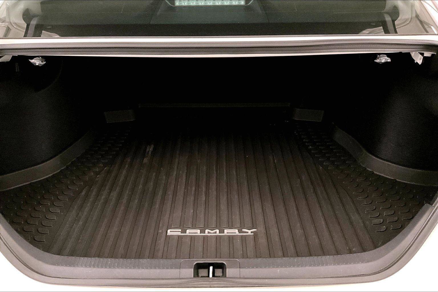 Used 2018 Toyota Camry LE image 33