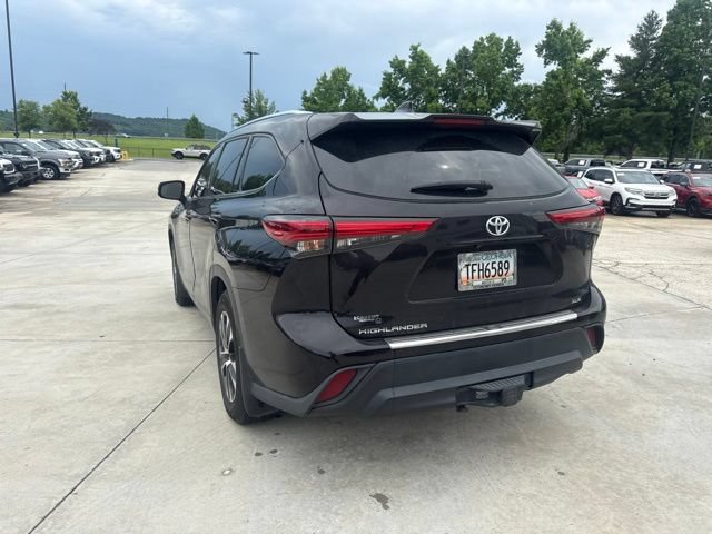 Used 2021 Toyota Highlander XLE FWD image 18