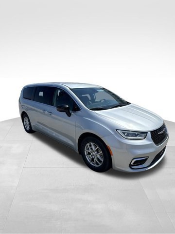 Used 2024 Chrysler Pacifica Touring-L FWD image 2