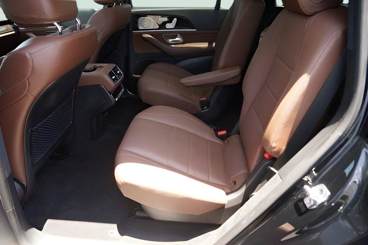 Used 2025 Mercedes-Benz GLS 450 4MATIC image 13