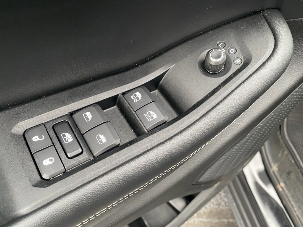 Used 2023 Jeep Grand Cherokee Limited image 13