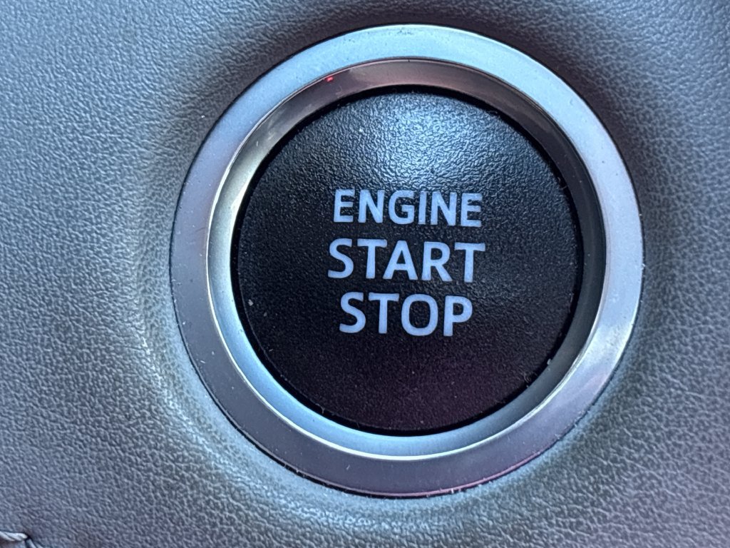 Used 2021 Toyota Highlander XLE AWD/4WD image 11