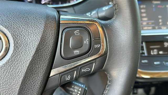 Used 2017 Toyota Avalon XLE Plus FWD image 25