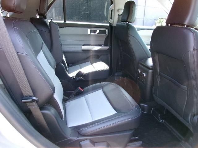 Certified 2023 Ford Explorer XLT w/ Equipment Group 202A AWD/4WD image 5