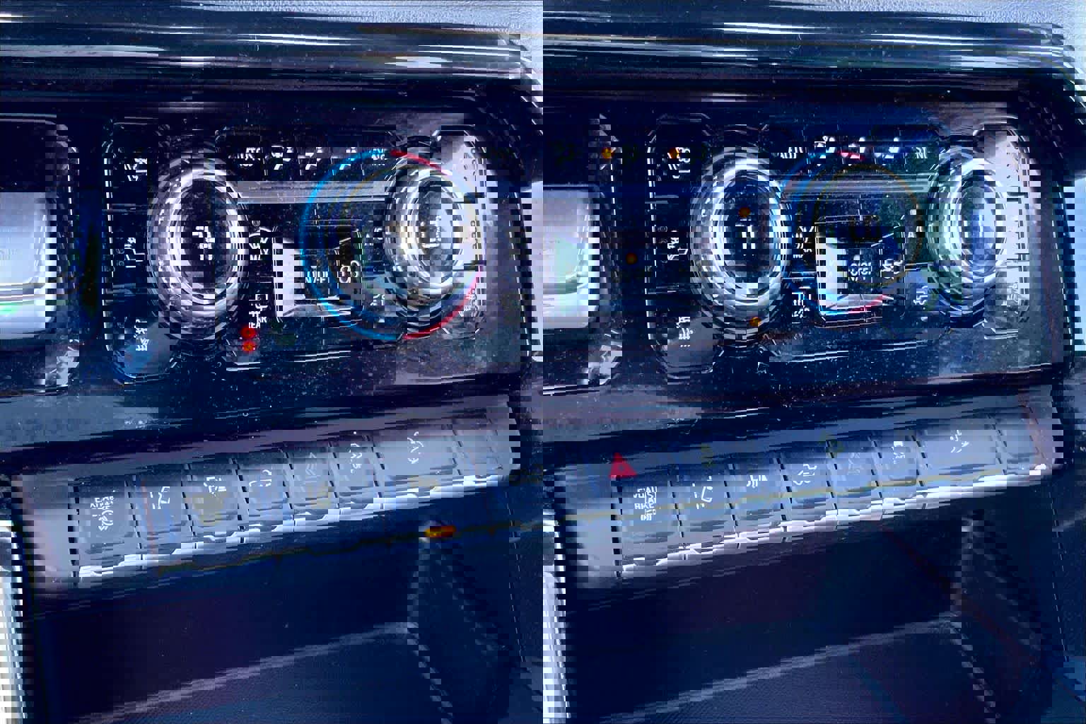 Used 2024 GMC Sierra 2500 AT4 w/ Technology Package image 30