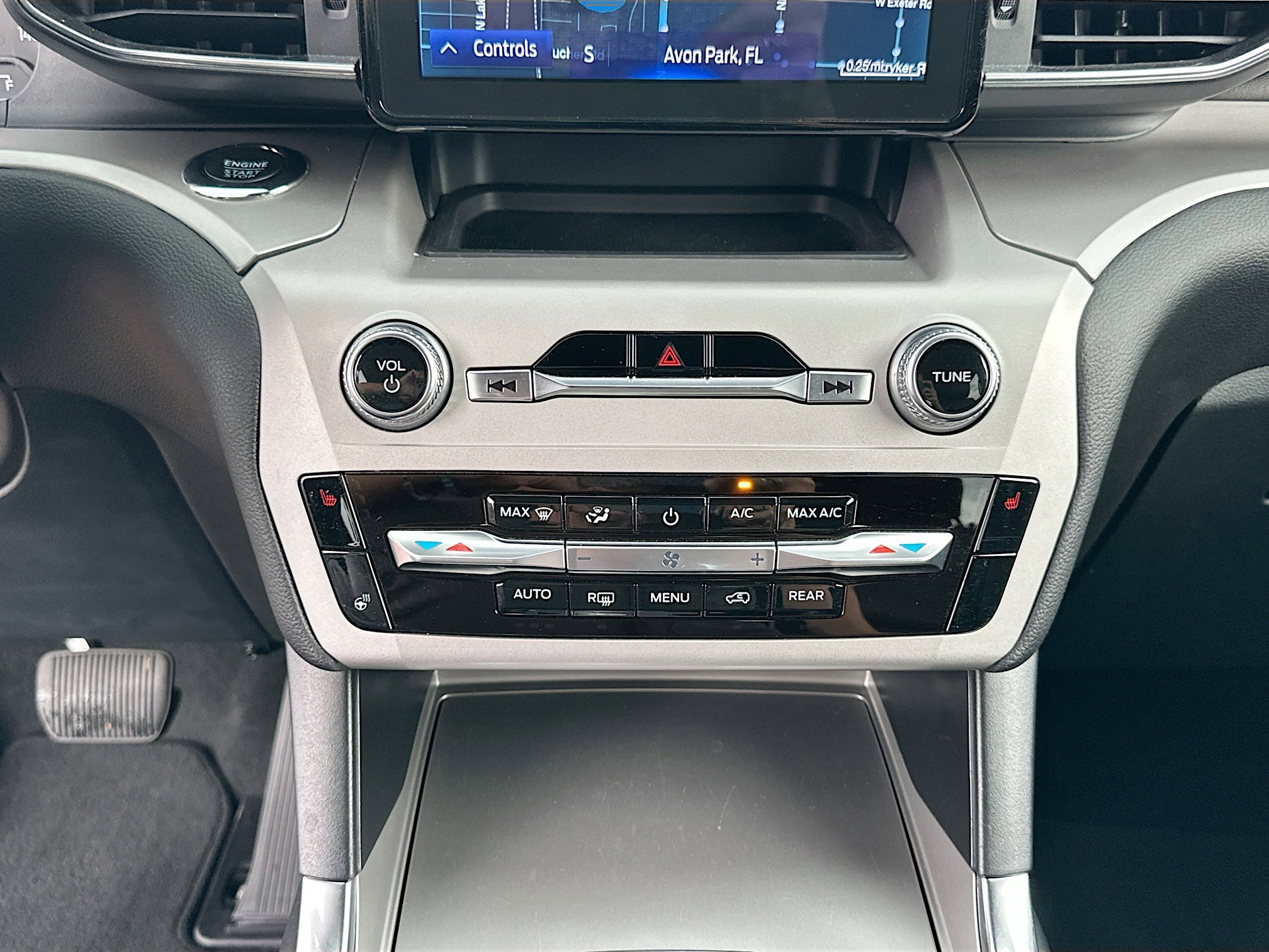 Certified 2022 Ford Explorer XLT w/ Equipment Group 202A RWD image 16