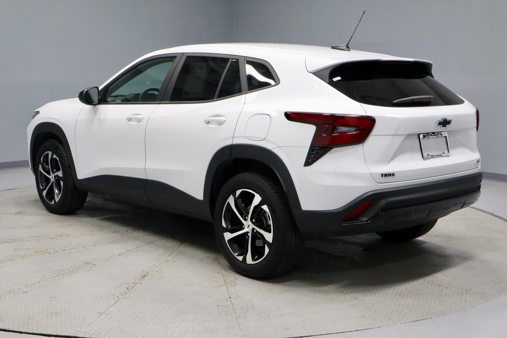 Used 2025 Chevrolet Trax RS w/ Driver Confidence Package image 3