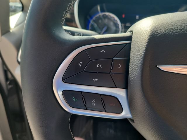 Used 2024 Chrysler Pacifica Limited FWD image 13
