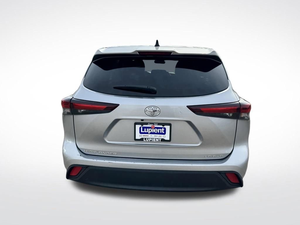 Used 2024 Toyota Highlander LE image 5