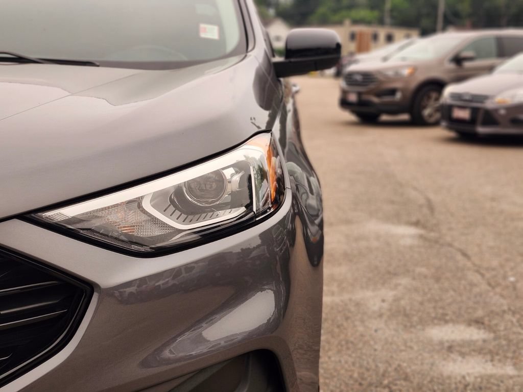 Certified 2022 Ford Edge SE w/ Black Appearance Package AWD/4WD image 10