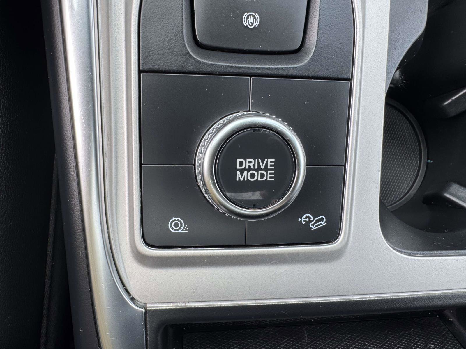 Certified 2022 Ford Explorer XLT w/ Equipment Group 202A image 29