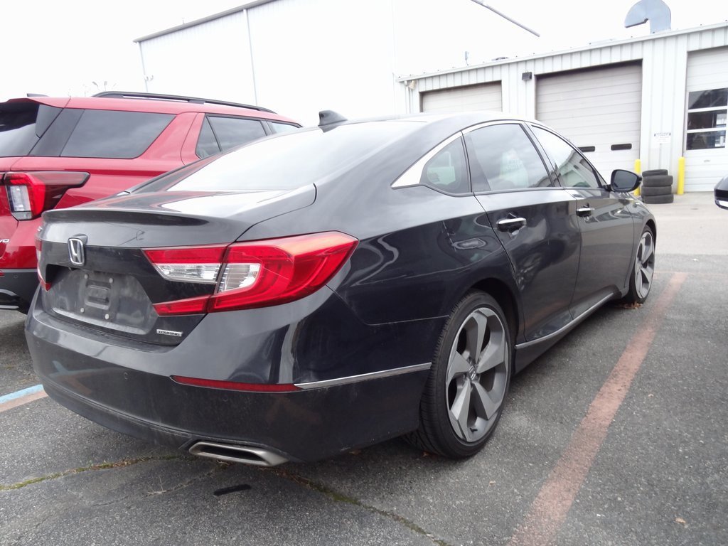 Used 2018 Honda Accord Touring image 2