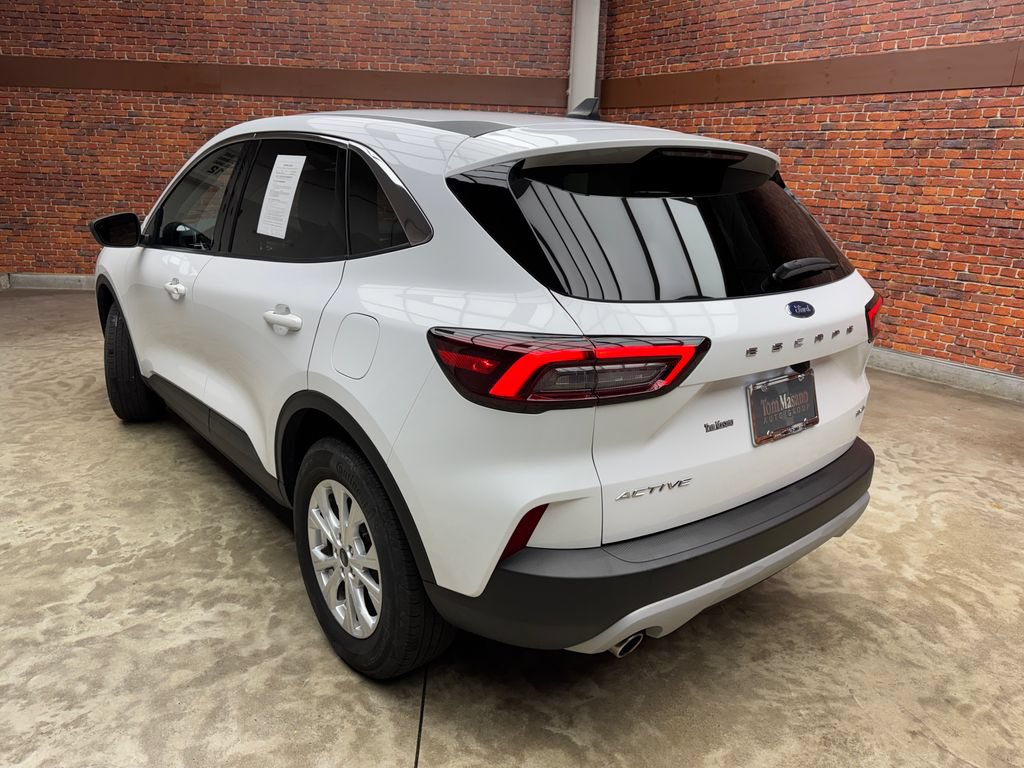 Certified 2023 Ford Escape Active AWD/4WD image 2
