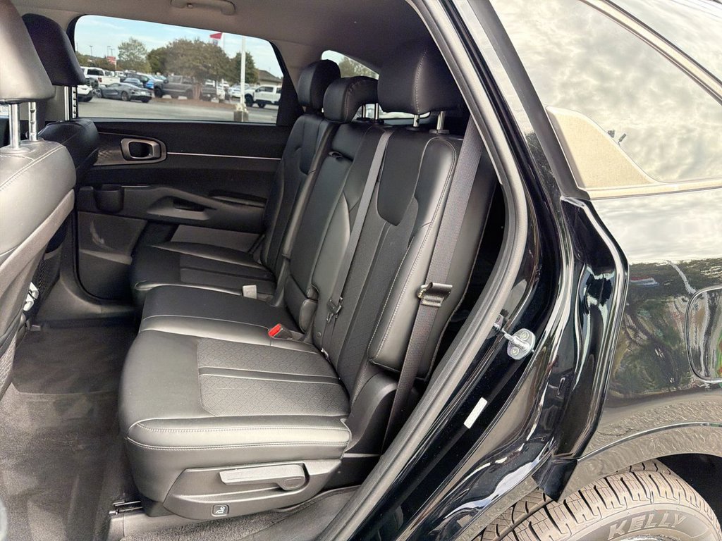 Used 2022 Kia Sorento S FWD image 26