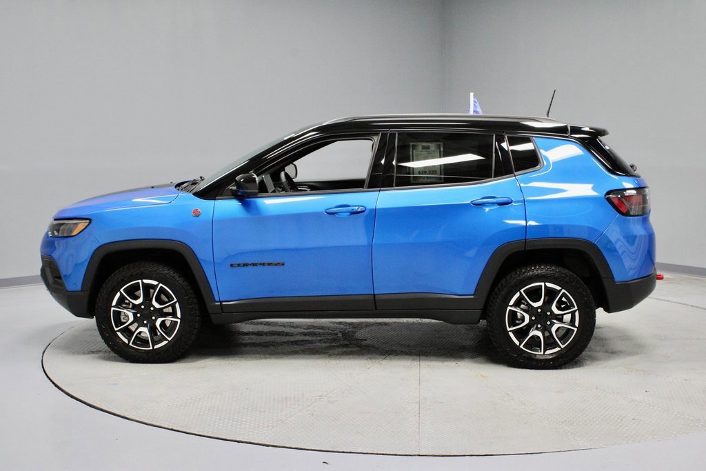Used 2024 Jeep Compass Trailhawk w/ Trailhawk Elite Group image 2